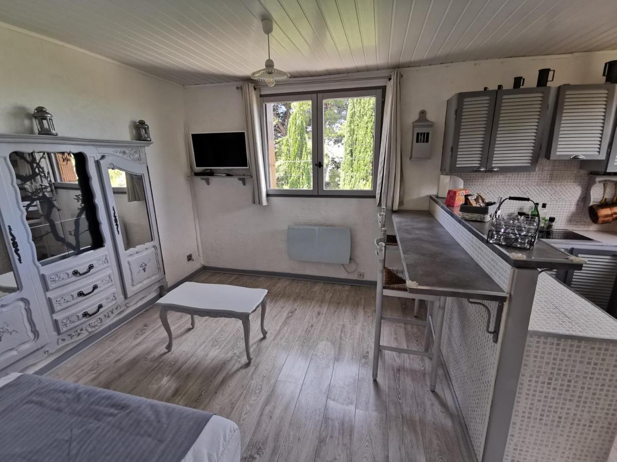 Guest House Provencal Vitrolles  Bagian luar foto